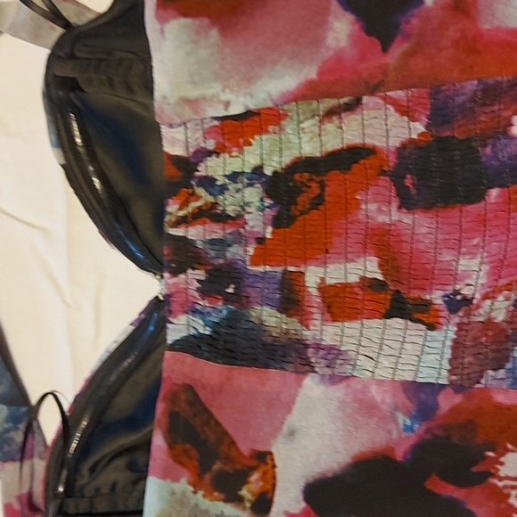 Guess halter dress - Picture 4 of 6